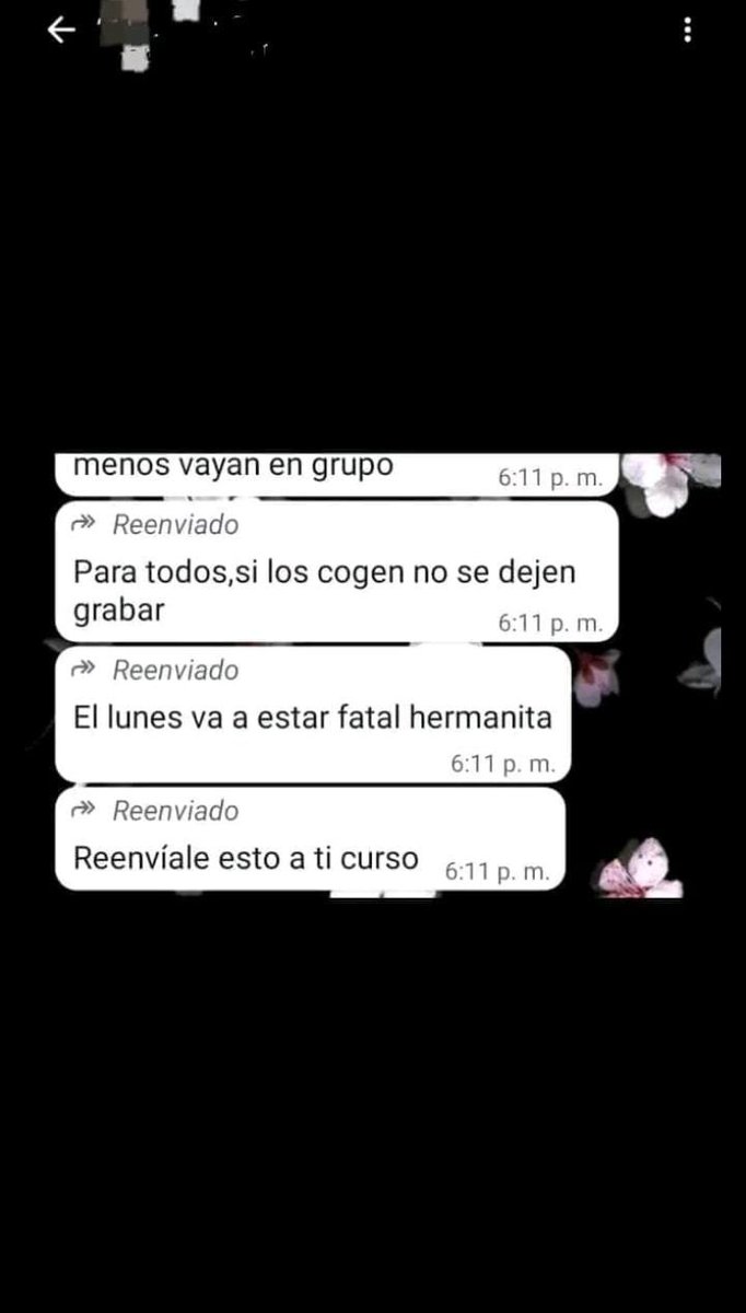 George_Ecuador's tweet photo. Estás imágenes de mensajes están llegando a alumnos y padres del Vicente Rocafuerte hace dos semanas hubo desmanes con el Aguirre necesitamos ayuda @PoliciaEcZona8 @PoliciaEcuador @JohnReimberg  necesitamos ayuda para toda esta semana es tiempo que se hagan ver ahí su presencia https://t.co/SDPuqjHvhQ