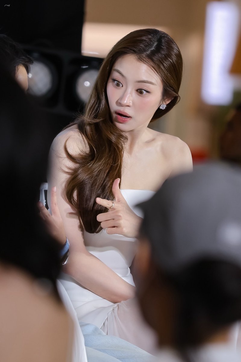 _09jann's tweet photo. มีเด้กกกตกกกะจุยยอะยัยน้ออ 🤣🤣 https://t.co/K8KEk0MN4B