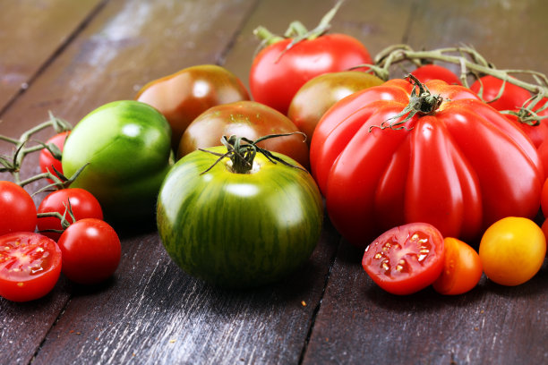 foks289712's tweet photo. Fresh local tomatoes u0026 basil in stock! Grab them for tonight's pasta https://t.co/OLH1ImSwrE