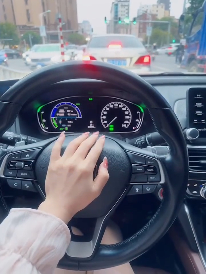 XavieraFel71286's tweet photo. My first driving lesson! Swayed a bit on turns but nailed parallel parking after 3 tries  Still shaking from excitement—on cloud nine ， https://t.co/uPRk6OtlDx