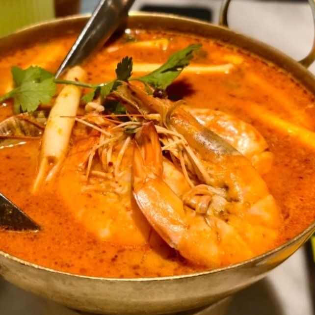 rooow8's tweet photo. Craving vibrant flavors Today’s pick: Thai green curry with jasmine rice—creamy coconut, spicy Thai basil, and tender chicken, pure comfort in a bowl. https://t.co/Dqj05SNCnw