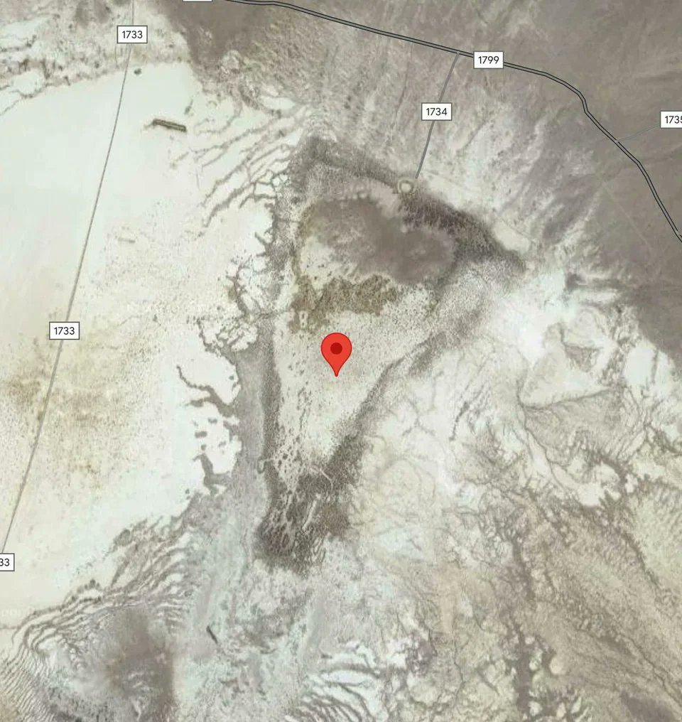 maniaUFO's tweet photo. John Lear and his coordinates to Huge Buried UFO [38°37'40.0"N 113°40'40.0"W]
Ex-CIA Pilot Said US Buried Huge UFO That Was Too Big To Move, Corroborating Coulthart Claim. https://t.co/iZEExVInrM