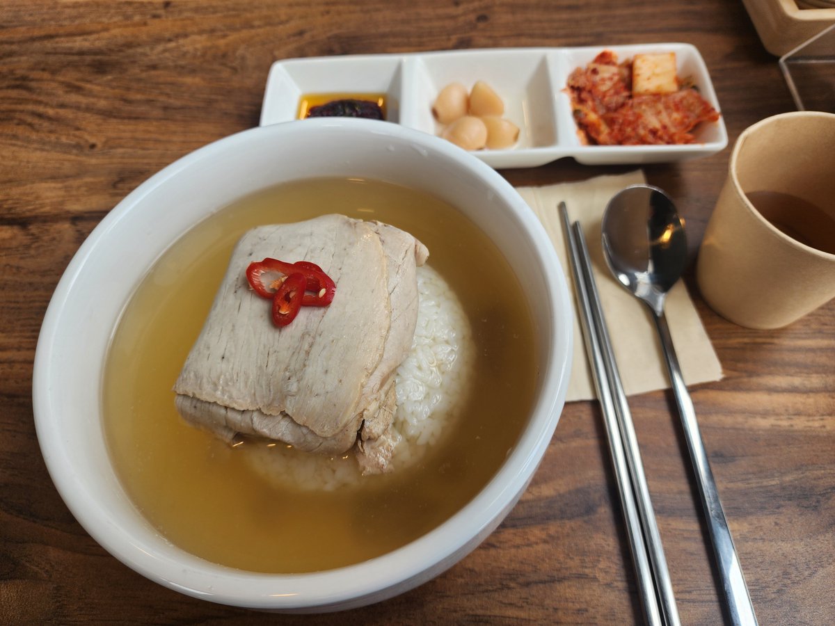 zer0ahp's tweet photo. 냉국밥
후기 : 맛은 있는데 국밥이 더 조은듯 https://t.co/WAch26gyV5