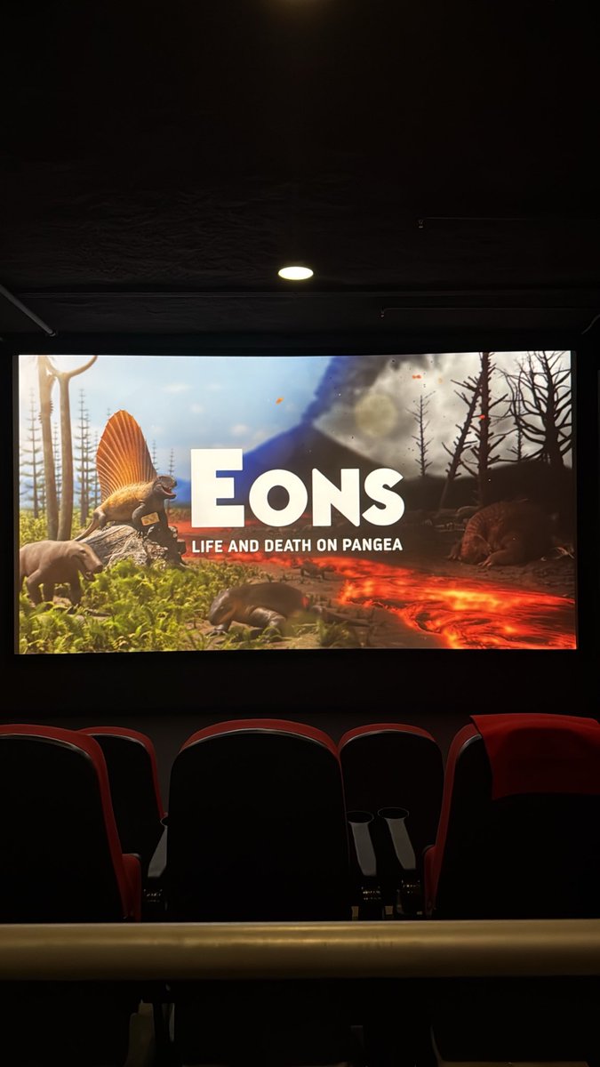 ChickenTDP's tweet photo. Currently seated for #Eons screening, and I’m the first person here! Did not expect that arriving only 1 hour before at #sdcc. I guess there is always an exception, after all that’s Biology. @PBS https://t.co/0FfAZiSHbD