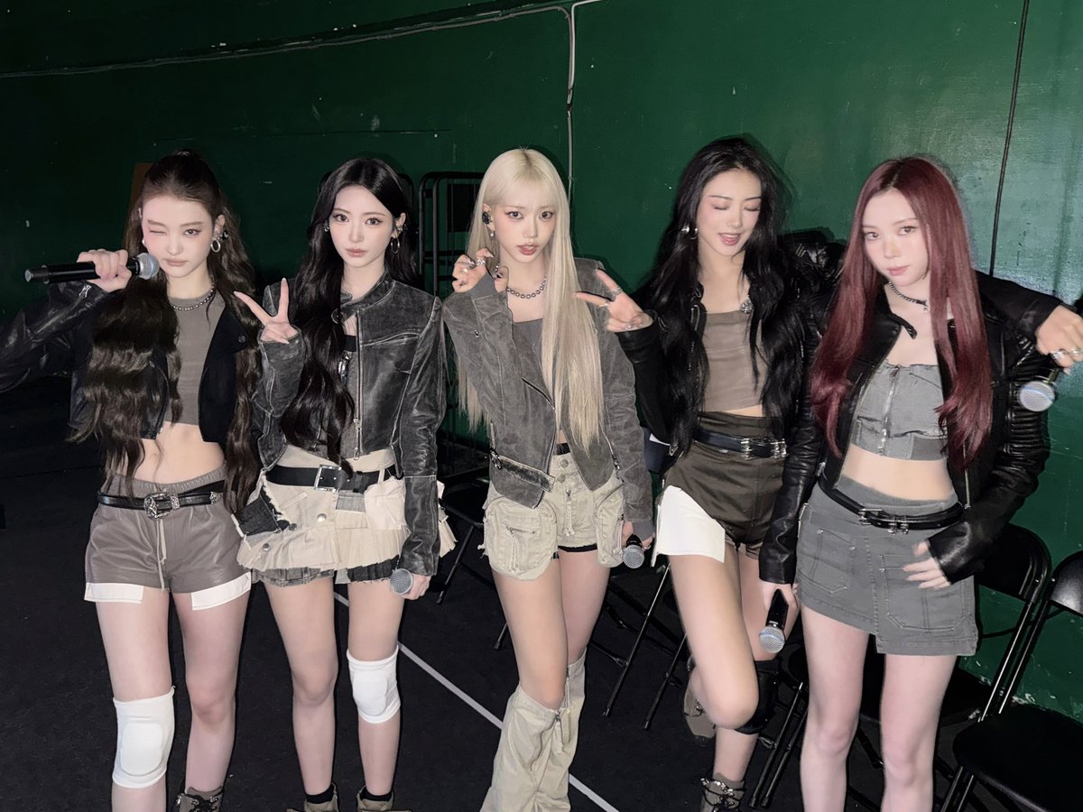 MEOVV_talk's tweet photo. [📸] 260725 #MENOVV

ACON 2026 🖤🤍

#MEOVV #미야오
#THEBLACKLABEL #더블랙레이블 https://t.co/HVQz9XcTNS