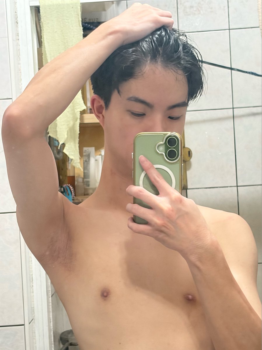 ii36585's tweet photo. 穿還是不穿？🥵 https://t.co/rGV05PHKFe
