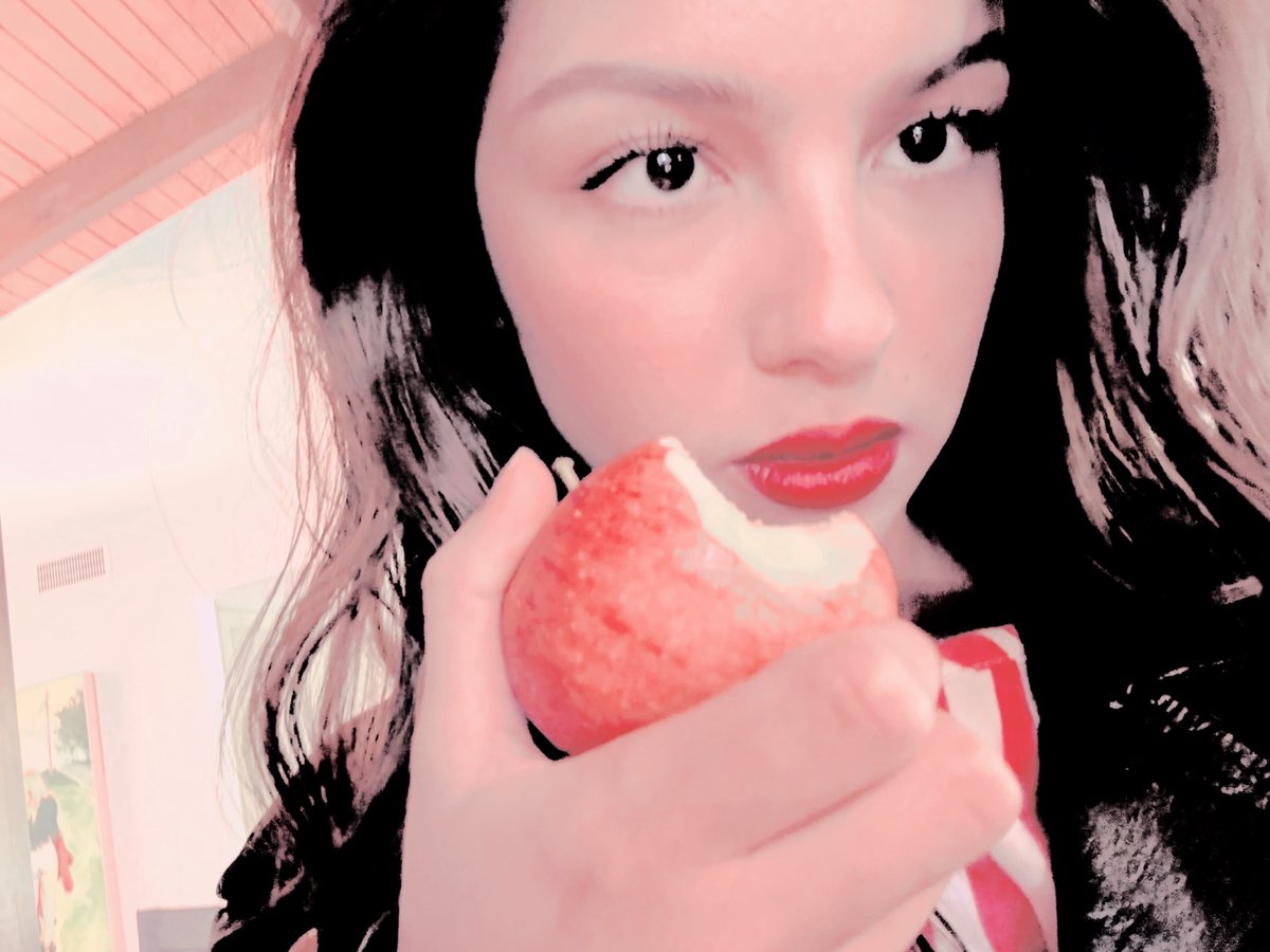 VIOLETIN4K's tweet photo. good  evening.  <3 https://t.co/dHGdhoRXzs