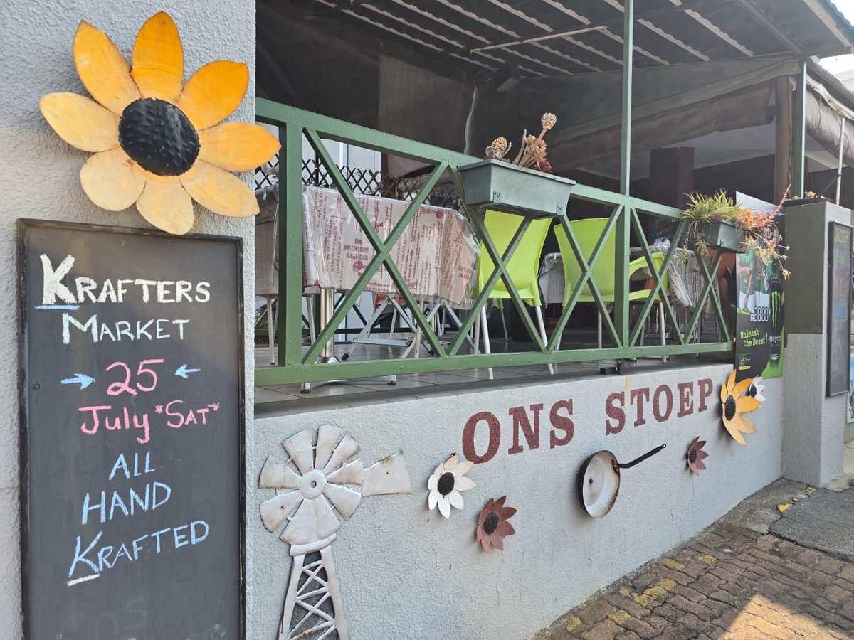 AquaBluePulse's tweet photo. Great fun was had at the Ons Stoep Krafter’s Market in Edenvale today. Thank you to all who visited our stall and supported us. See you again soon!💧🎉 #AquaBluePremiumWater #purifiedwater #Saturday #SouthAfrica #markets https://t.co/RKJOLU61FY