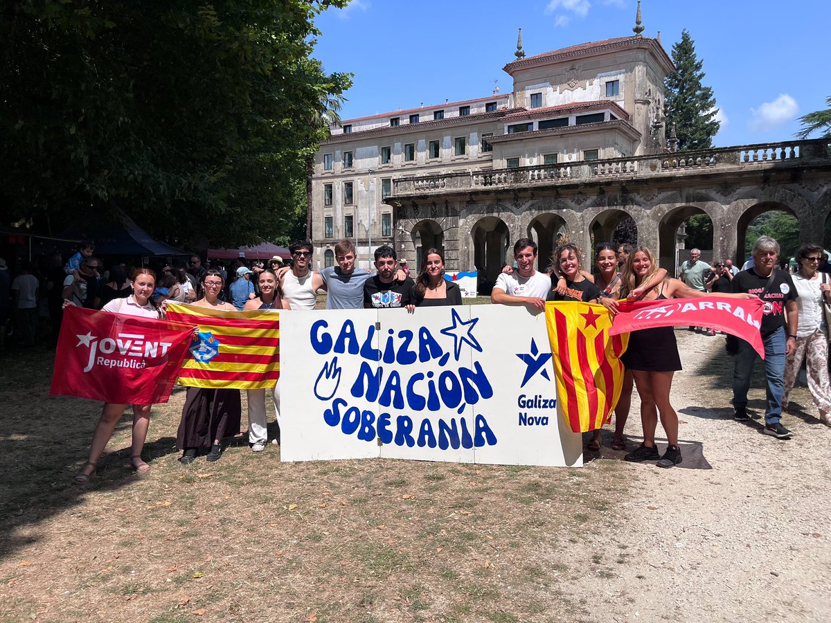jcc_cat's tweet photo. Saludem en aquest Dia da Patria Galega als camarades de @galizanova i @obloque que, un any més, han organitzat el Festigal i les mobilitzacions per la seva Diada Nacional.

Catalunya e Galiza, pobos irmáns 🤝🏽 https://t.co/TACFDJmTM6