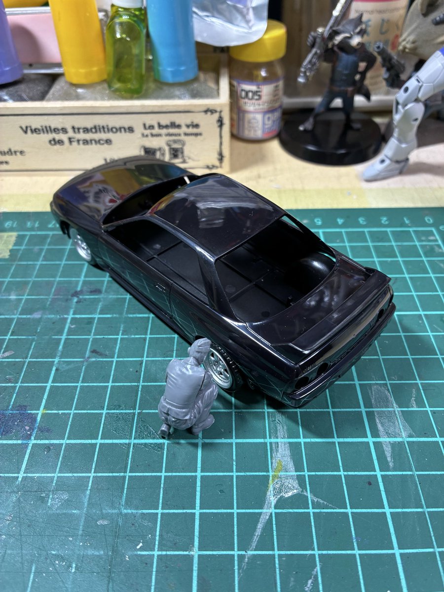 mealbety's tweet photo. 中里のR32楽プラ(1/32)で出た時に買って'あれ'がやりたくて戦車兵のセット(1/35)も買ったまま、お仕入れで熟成させてはや幾年。そろそろ作ろうかな。
#アオシマ
#タミヤ
#楽プラ https://t.co/sRwPeiMVPe