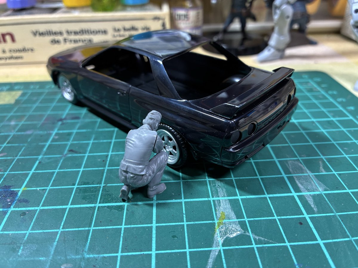 mealbety's tweet photo. 中里のR32楽プラ(1/32)で出た時に買って'あれ'がやりたくて戦車兵のセット(1/35)も買ったまま、お仕入れで熟成させてはや幾年。そろそろ作ろうかな。
#アオシマ
#タミヤ
#楽プラ https://t.co/sRwPeiMVPe
