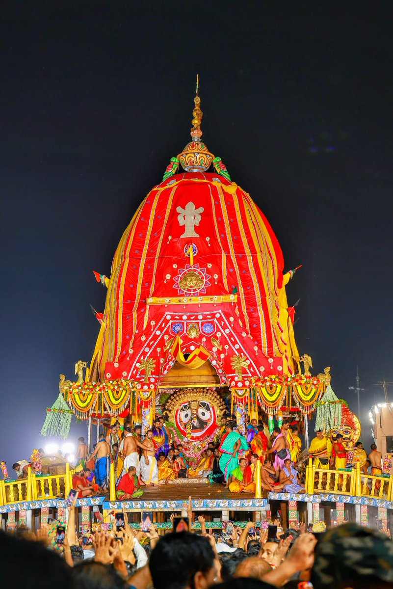 JagannathaDhaam's tweet photo. ଶ୍ରୀଜୀଉମାନଙ୍କ ସୁନାବେଶ ଦର୍ଶନ କରିବା ପାଇଁ ଭକ୍ତମୟ ଶ୍ରୀକ୍ଷେତ୍ର।

#Sunabesha #Rathayatra2026 #JaiJagannatha #RathaJatra2026 #RathaYatra #ShreeJagannathaDhaam #puri https://t.co/GOqAbzH1mx