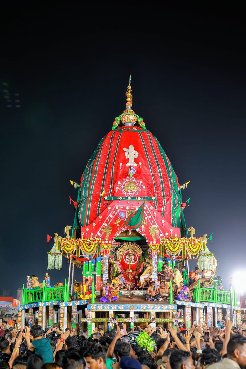 JagannathaDhaam's tweet photo. ଶ୍ରୀଜୀଉମାନଙ୍କ ସୁନାବେଶ ଦର୍ଶନ କରିବା ପାଇଁ ଭକ୍ତମୟ ଶ୍ରୀକ୍ଷେତ୍ର।

#Sunabesha #Rathayatra2026 #JaiJagannatha #RathaJatra2026 #RathaYatra #ShreeJagannathaDhaam #puri https://t.co/GOqAbzH1mx