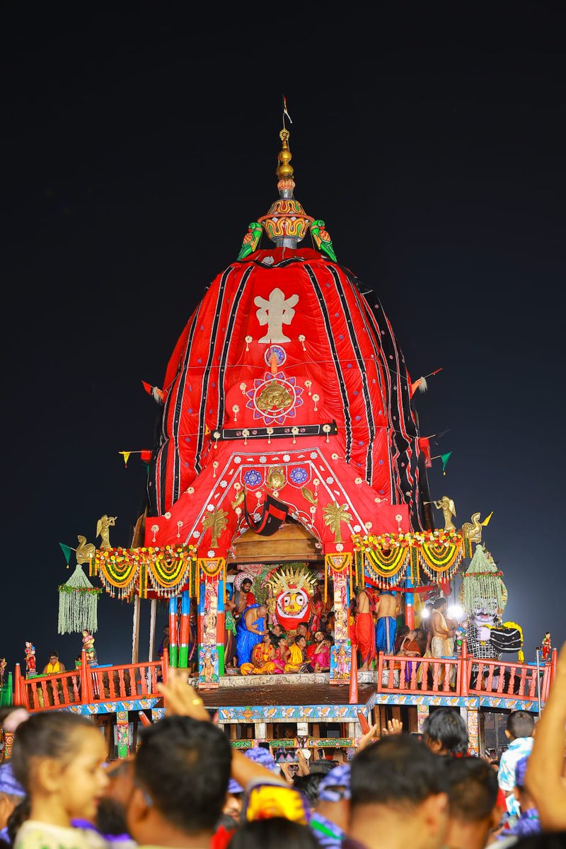 JagannathaDhaam's tweet photo. ଶ୍ରୀଜୀଉମାନଙ୍କ ସୁନାବେଶ ଦର୍ଶନ କରିବା ପାଇଁ ଭକ୍ତମୟ ଶ୍ରୀକ୍ଷେତ୍ର।

#Sunabesha #Rathayatra2026 #JaiJagannatha #RathaJatra2026 #RathaYatra #ShreeJagannathaDhaam #puri https://t.co/GOqAbzH1mx