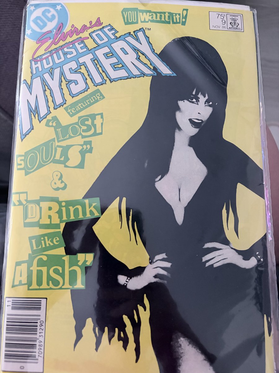 Mbowers1982's tweet photo. Found this at a con earlier in a library.  Come to find out @gnolan12 worked on it.  Another one I can get signed 😁 https://t.co/XdZmabCovg