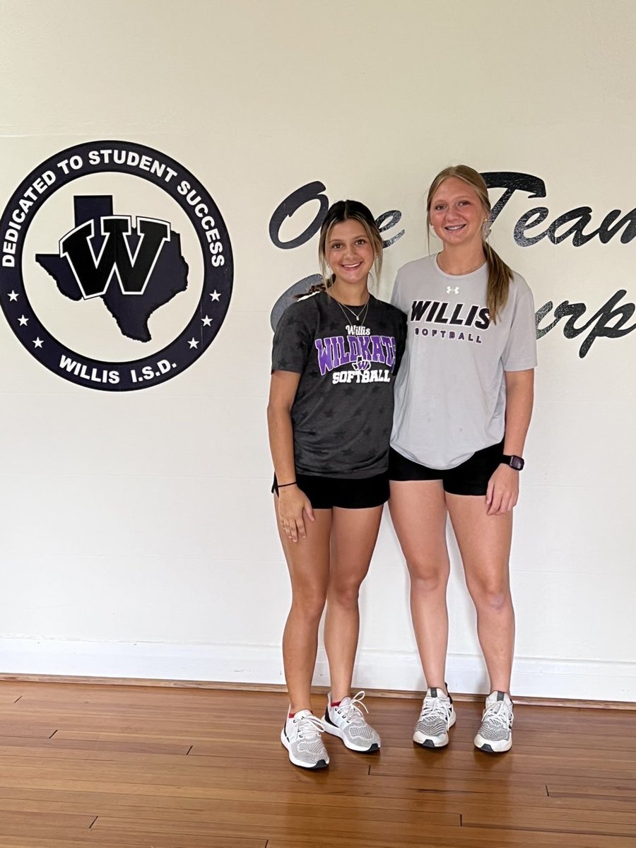 CollinsMat98536's tweet photo. Some volunteering, getting students ready to go back to school. So glad I was able to help the community with one of my good friends! @WHS_LadykatSB @Willis_HS_TX https://t.co/gvL5Ezryxi