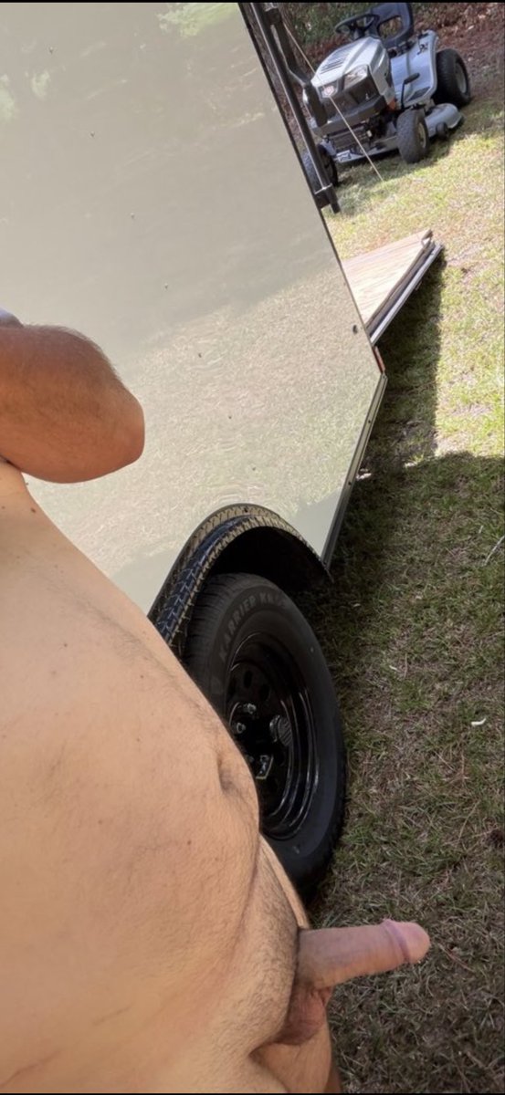 BluecollarBoy19's tweet photo. @men_in_heat Anyone wanna help with yard work… https://t.co/FGxbXMmQlz