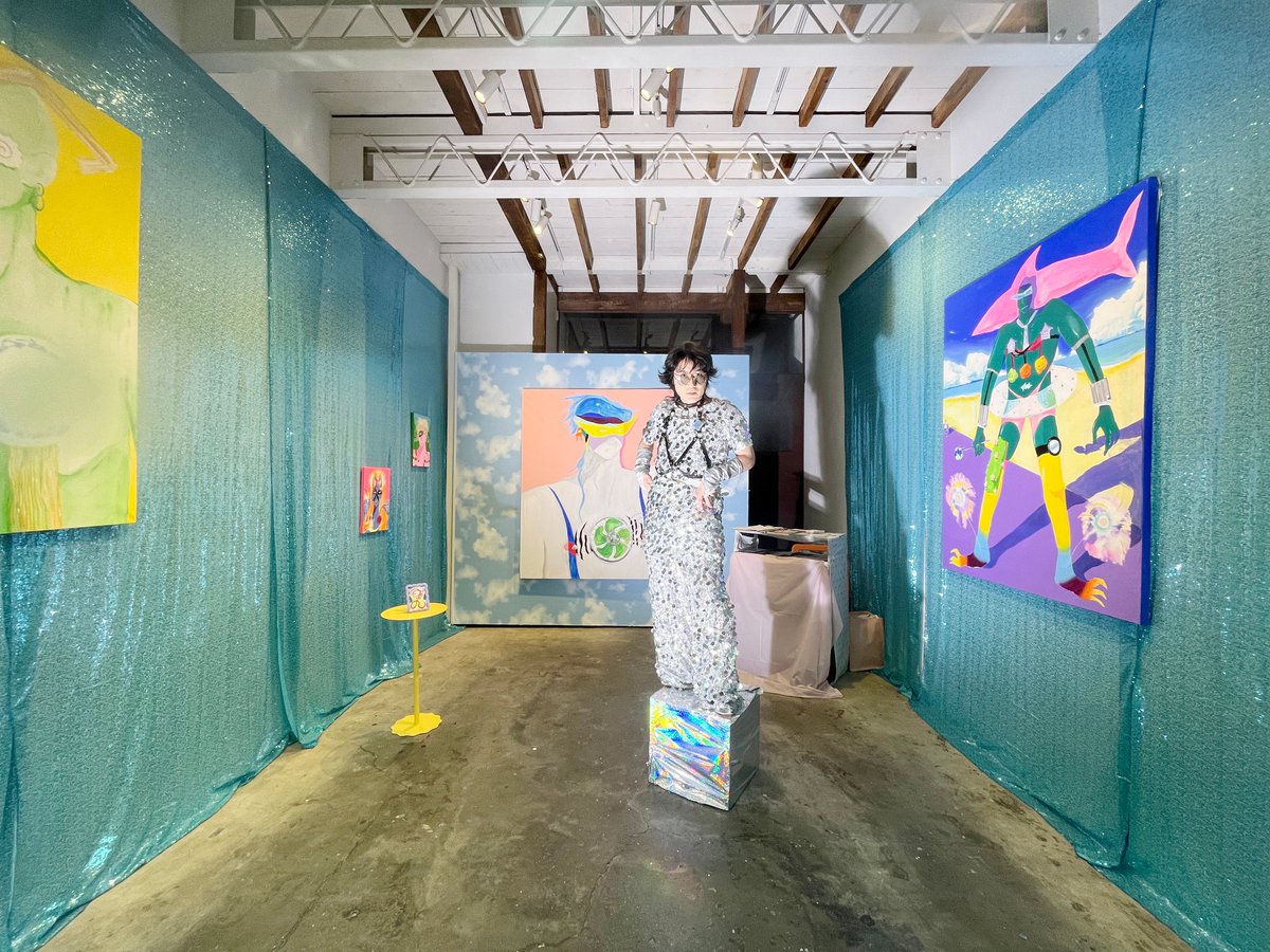 hamuzou's tweet photo. びゅん（BYUN）個展「スーパーうぇいびゅん」を森下のGallery Dalstonで見た。カラフルでドリーミングなインスタレーション。絵画作品群のみならずパフォーマンスなども。東京藝術大学大学院油画技法・材料第一研究室在籍中の新進作家。令和五年度久米賞受賞者。逸品揃い。好企画。7/26まで。 https://t.co/H6suUdgorM