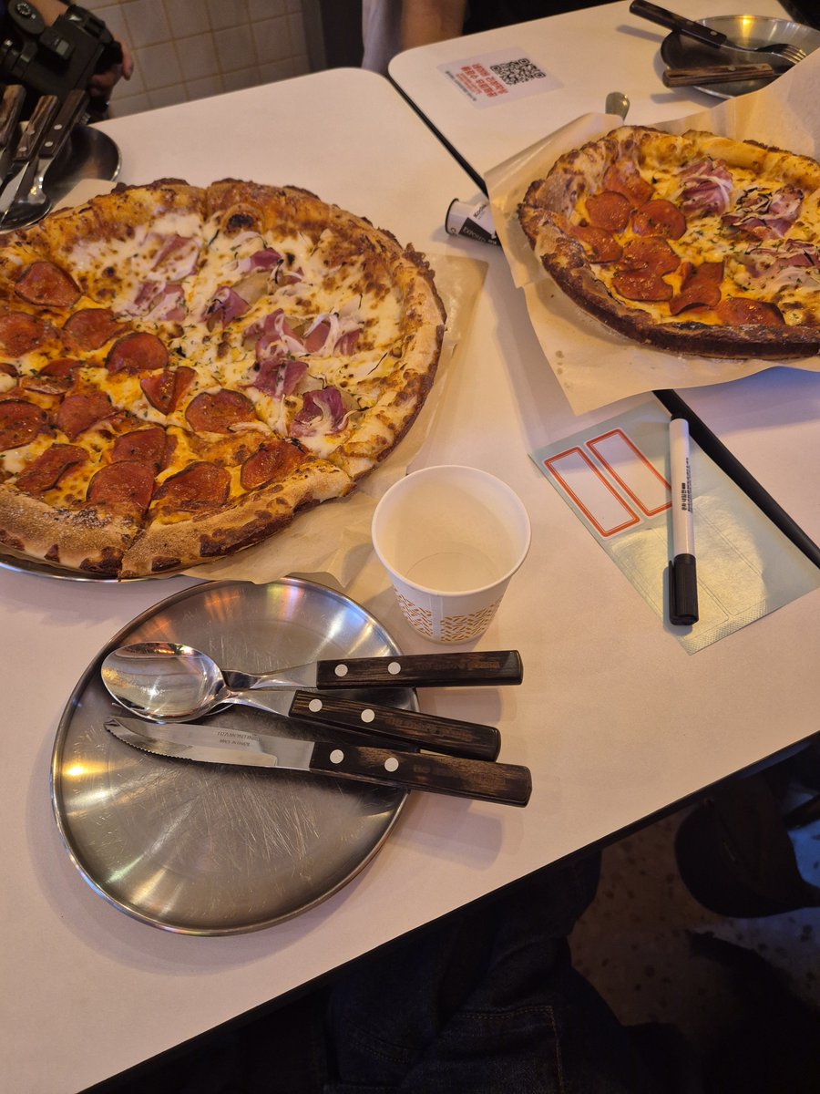 choi2j86's tweet photo. #hlzmPIZZAPARTY
온리전에 이어 우치아게도 처음이었습니다. 가동한지 거의 2주도 안된 트위타를 통해 디코방도 가보고 거기서 우치아게를 알아보고 들어가게 되었습니다만, 긴장했던 것과 달리 분위기도 좋고 사람들도 친절했습니다. 아, 새롭고 즐거운 경험이었습니다.
감사합니다. https://t.co/yNumNcQzxa