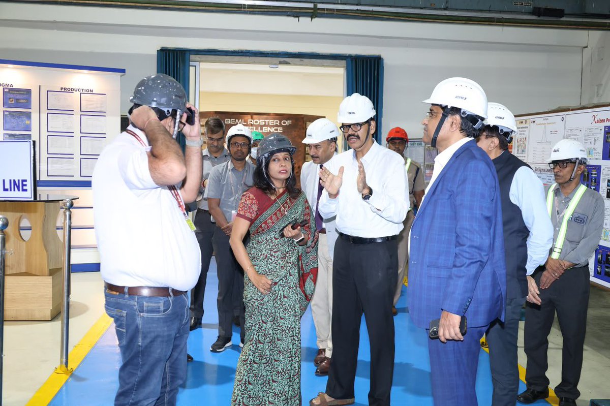 DefProdnIndia's tweet photo. A team of officers from Department of Defence Production (#DDP) led by Joint Secretary (LS) Dr. Garima Bhagat, today visited BEML's Mysore Complex, its manufacturing capabilities, production infrastructure and indigenous product portfolio. Main focus of the visit was to review the progress and performance of Engine Division, High Mobility Vehicle and Assembly lines.

The team was apprised of the functionalities of BH60M Dumper, BH35-2 Electric Dumper, in addition to various initiatives taken by #BEML towards sustainable mining through electric mobility.

#AatmanirbharBharat #Innovation #DefenceProduction #Indigenisation