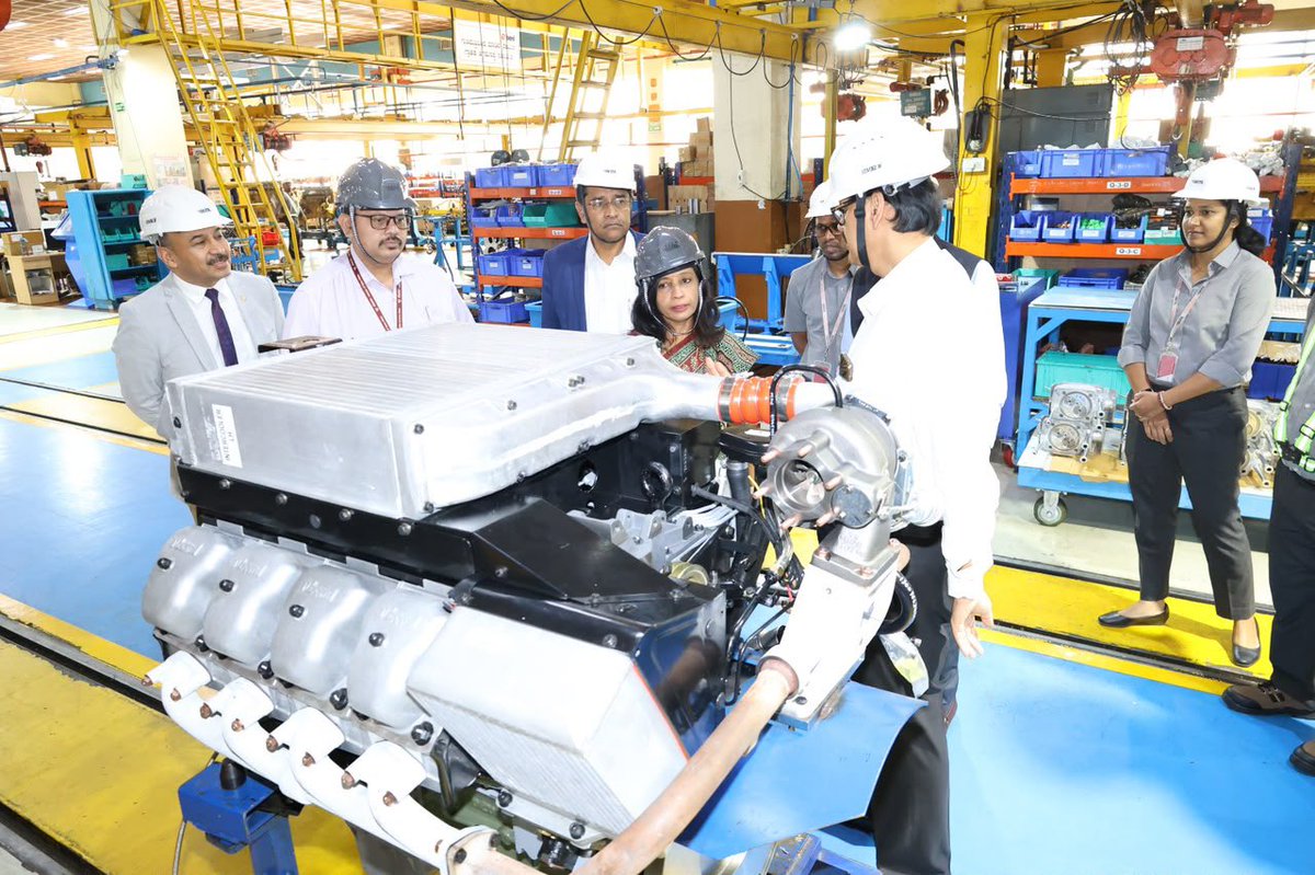 DefProdnIndia's tweet photo. A team of officers from Department of Defence Production (#DDP) led by Joint Secretary (LS) Dr. Garima Bhagat, today visited BEML's Mysore Complex, its manufacturing capabilities, production infrastructure and indigenous product portfolio. Main focus of the visit was to review the progress and performance of Engine Division, High Mobility Vehicle and Assembly lines.

The team was apprised of the functionalities of BH60M Dumper, BH35-2 Electric Dumper, in addition to various initiatives taken by #BEML towards sustainable mining through electric mobility.

#AatmanirbharBharat #Innovation #DefenceProduction #Indigenisation