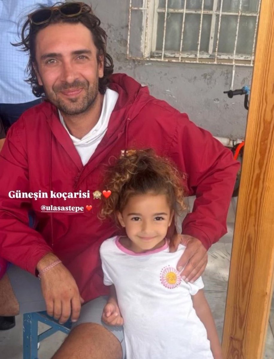 hemsiiree_'s tweet photo. Yaa deniz babasına da koçari tişörtü giydirmiş, ulaş da bugün halkla iç içe, koçari diye paylaşılıyor 😅 https://t.co/vEZaQJRMjF