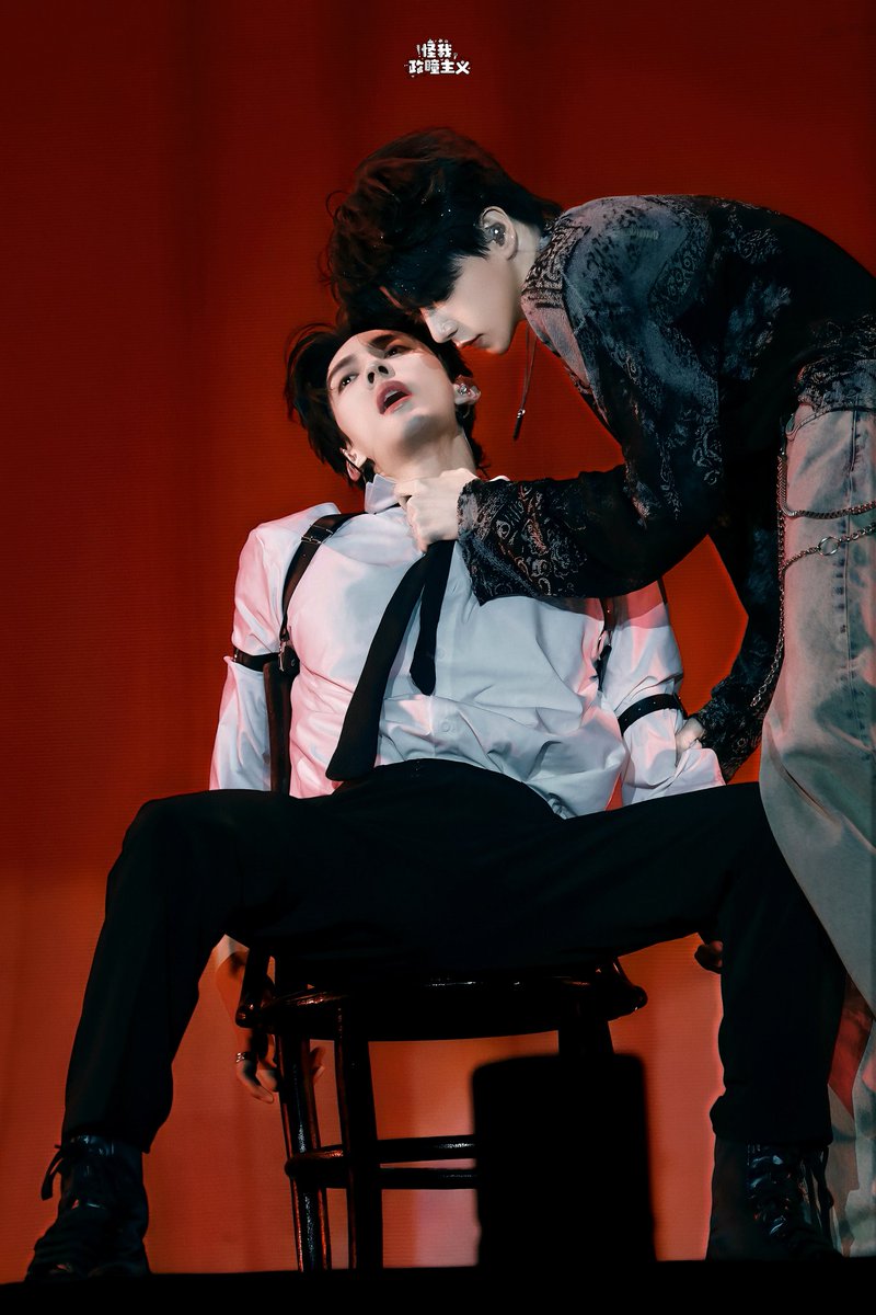 SHI___2004's tweet photo. A wife's beauty is his husband's glory; a husband's charm is his wife's pride.(Pics from Weibo) #Aylio #政瞳 #AydenSng #LyuSitong https://t.co/PjqVyLVLeN