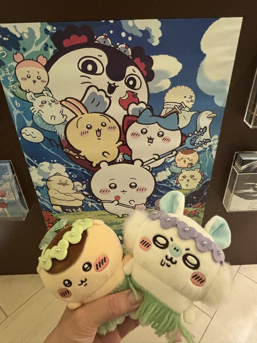 01_Erika_09's tweet photo. 仕事終わりにちいかわの映画みてきた😎レイトショーだからゆっくり出来たよ💜💭ナガノさんワールド大好き過ぎて大満足でした︎💕︎︎めじるしもいいの引けた～🥹

#ちいかわ
#ちいかわ映画 https://t.co/thmSxsq1bY