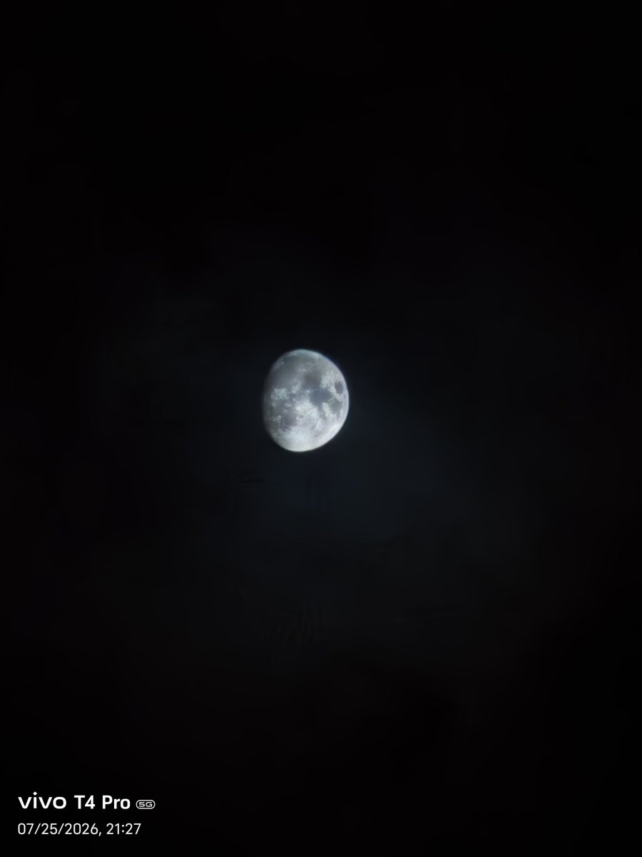 smart_vk143's tweet photo. Moon 🌝🌙 
Vivo t4pro💪
#moon #photographyofmoon 
#photographyday #moonshoot https://t.co/I3YU18MzR9