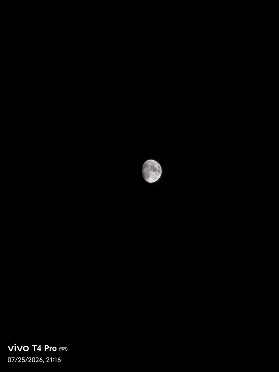 smart_vk143's tweet photo. Moon 🌝🌙 
Vivo t4pro💪
#moon #photographyofmoon 
#photographyday #moonshoot https://t.co/I3YU18MzR9