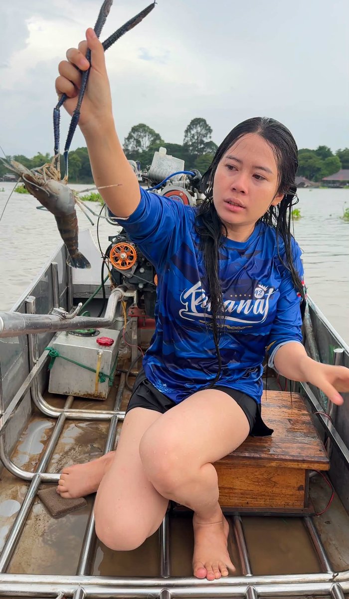 fernandes8891's tweet photo. กุ้งแก่แล้ว เนื้อไม่อร่อยค่ะ🦞
ครูเตยผู้หญิงขับเรือ https://t.co/f1UyJXLsCv