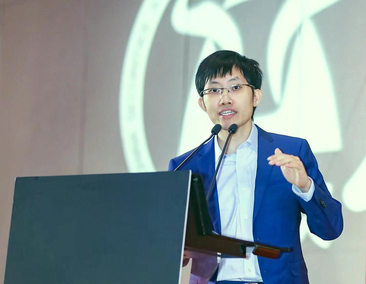 marcosJD95's tweet photo. 【速報】DeepSeekは、CEOの非公開発言の漏洩に不満を示し、第2回の資金調達を中断し、投資家に契約へ署名しない方針を伝えた：BBG

梁文鋒CEOが投資家向けの非公開会合で語った経営方針やAI戦略が外部に漏洩。これにCEOが強く不満を示し、投資家に「現時点では契約に署名しない」と伝えたという。 https://t.co/u4FI5n19ZN