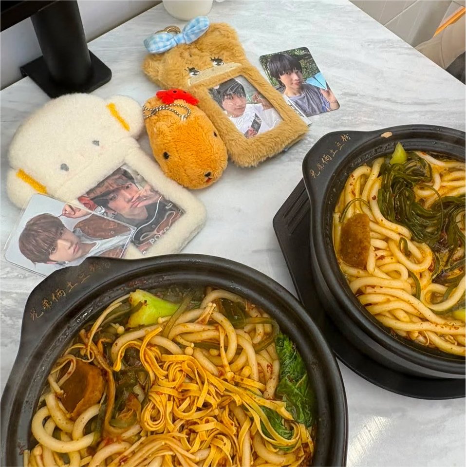 Kkokkoluv3's tweet photo. 만나면먹기만하는모임..🧑‍🩰🧑‍🩰 https://t.co/bhbuCeHkfa