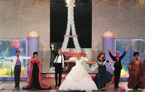 CrazyDisneyPark's tweet photo. Disney used to host a Barbie stage show at Epcot from 1993-1995 called The Magical World of Barbie. The show had Barbie and friends exploring the world. Guests could also meet Barbie and Ken outside of a pink limo. https://t.co/Rd5c7GLzU0