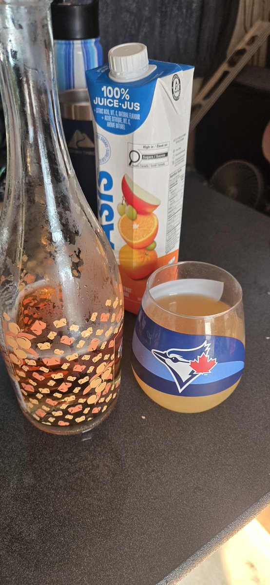 JaniceOwen's tweet photo. Good morning tweeps!! Last day at #Cornstock! Up today: #Headpins @ColinJamesMusic #honeymoonsuite #nickgilder
#LetsGetThisPartyStarted
Projected temp in #Taber is +35....not chunky momma friendly! https://t.co/6n6rQ9U7Fv
