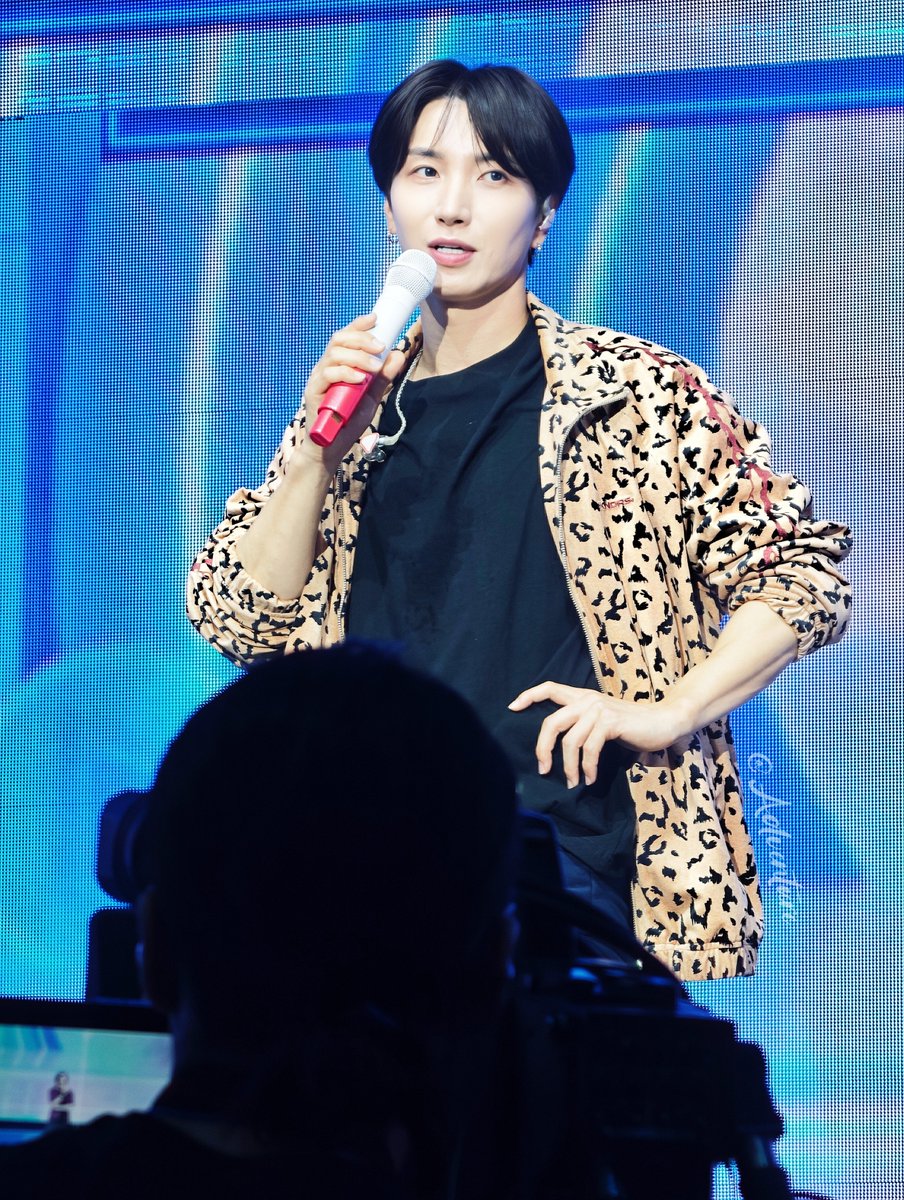 kittykitty_8's tweet photo. SUPER JUNIOR-83z FANCON TOUR 【1983】 IN SEOUL

好久不见。
#superjunior 
#83z 
#leeteuk 
#이특‌ 
#박정수 https://t.co/3NCpXCWpGH
