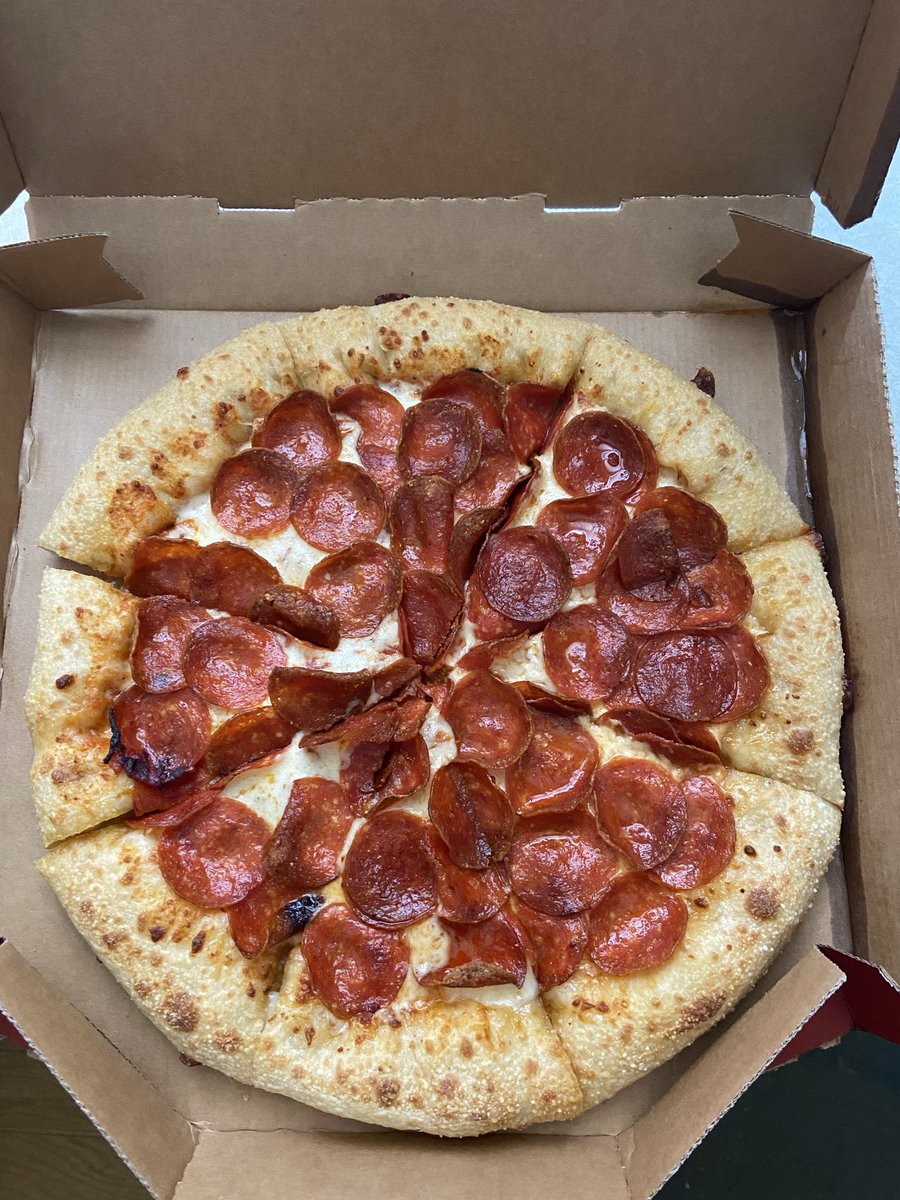 jm23etc's tweet photo. Thanks @pizzahut for this great stuffed crust pizza https://t.co/E340c4F7dZ