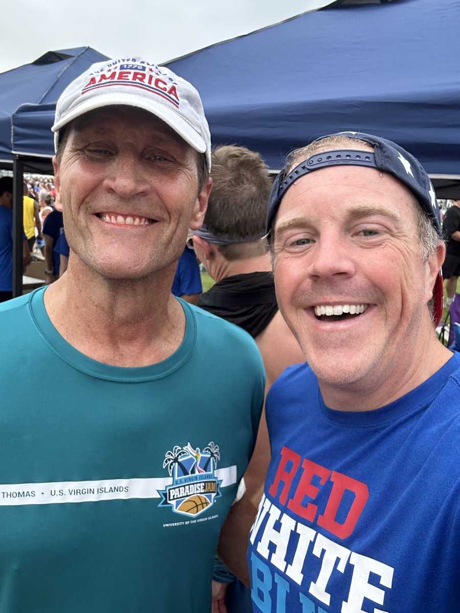 MarchArchPod's tweet photo. The #ValleyRunsDeep today. Ran into @klehmansports on the #Bix7 course in Davenport! https://t.co/N1QU2OxZzz