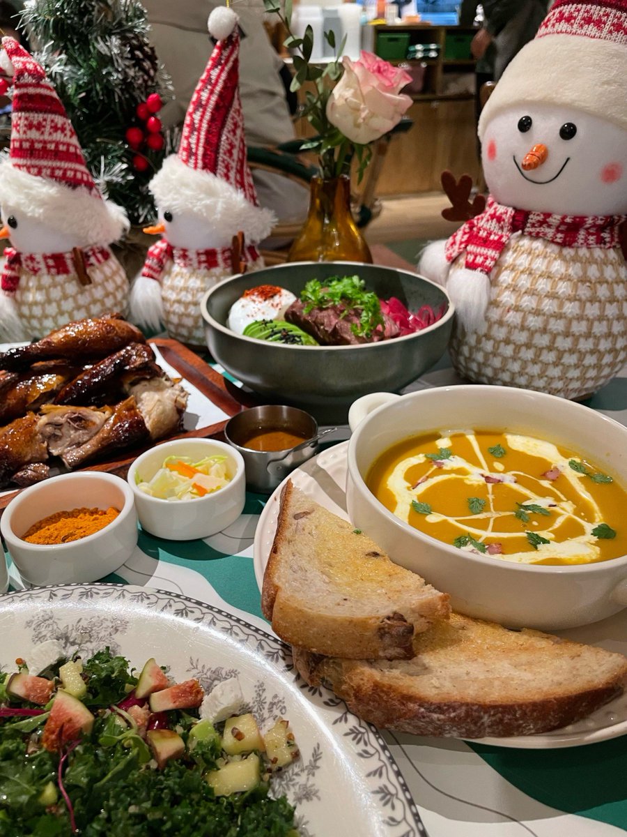 J33TCO's tweet photo. Thanksgiving special! Hand-carved roast turkey with homemade cranberry sauce u0026 pumpkin pie. 15% off for dine-in this weekend—book now! #ThanksgivingFeast https://t.co/JizaU6k5zT