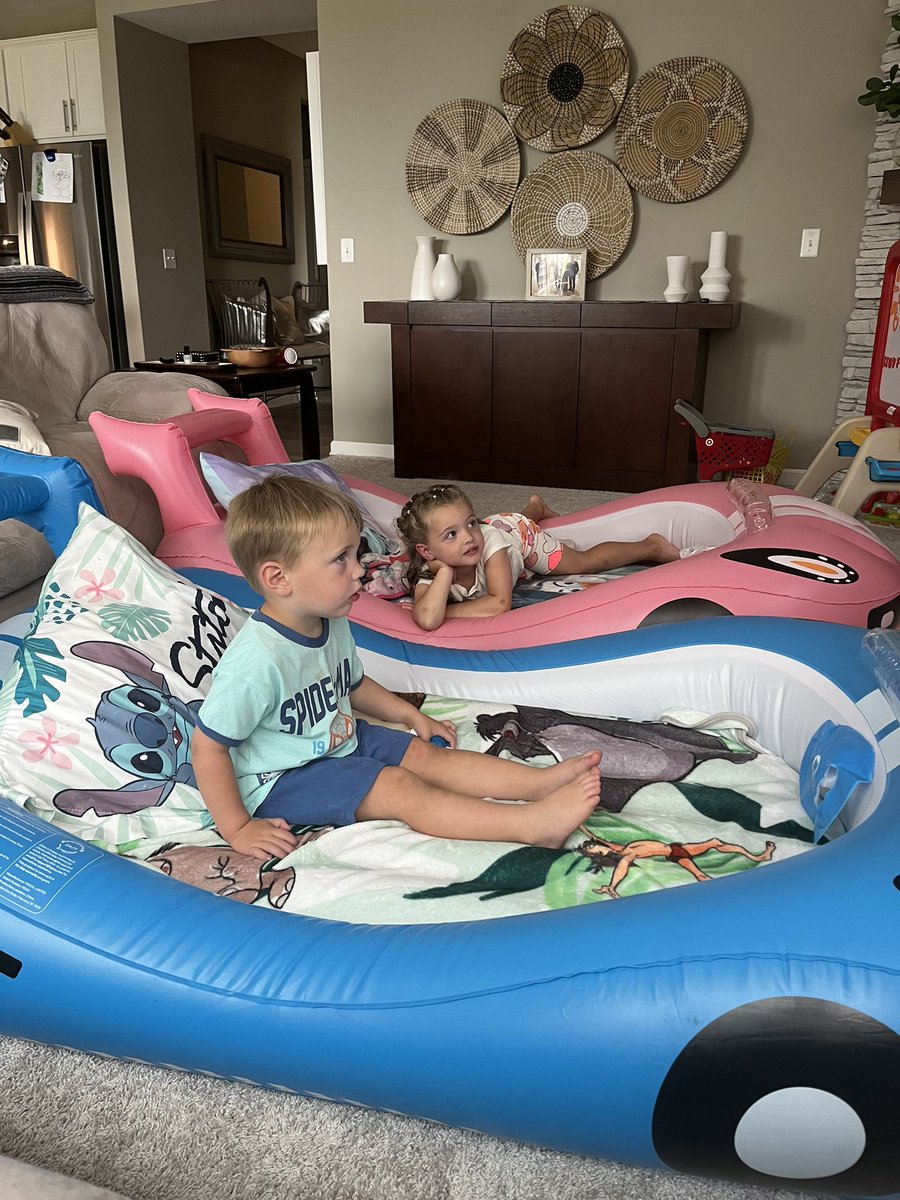 rshaver11's tweet photo. My Saturday morning view. Wonderful. https://t.co/YKK5ujpN0L