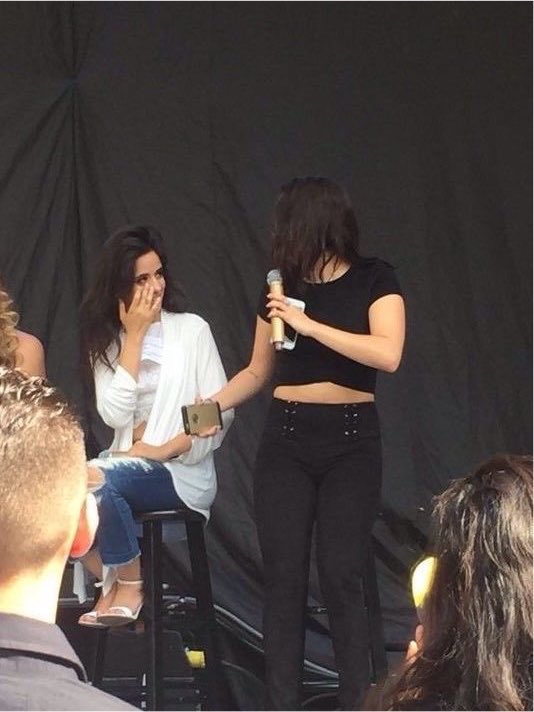 camrenhn's tweet photo. Camila antes que llegara Lauren : 😶
Camila después que llegara Lauren: 🥰😁 https://t.co/MAHJa59PKn