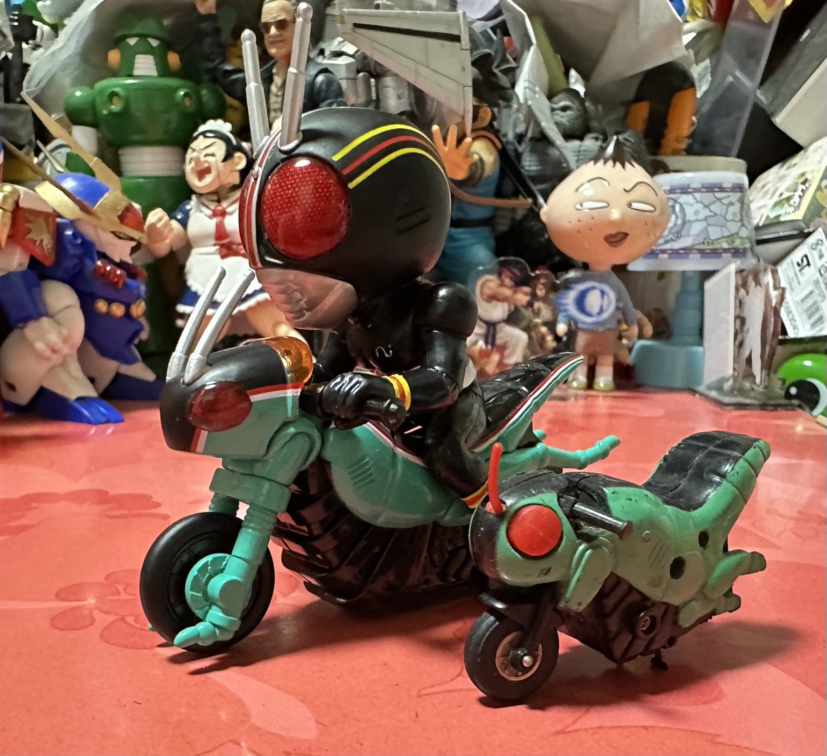 anryuu2012's tweet photo. カッとびライダー
ブラック&amp;バトルホッパー🦗
令和に復活。ホッパーの脚部分は軟質。
そして唯一、うちに生き残ってる旧カッとびライダーのバトルホッパー。欲しかった理由はこれw
ブラック本体は多分従兄弟に上げたか捨てられた😭
大分、大きくなったね。
旧も復刻して欲しい・・😉 https://t.co/mRPg2Q3VMd