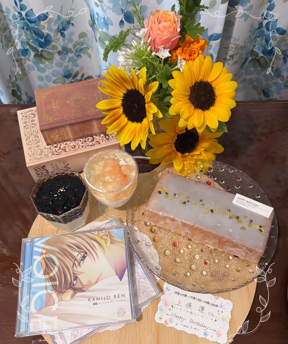 autumoon1816's tweet photo. 今年のラインナップは、
・向日葵のウィークエンドシトロン
・桃のヨーグルトムース
・蜂蜜コーヒーゼリー
です。色んな方向からの蓮くんイメージで。 https://t.co/6U1XxSEvVZ