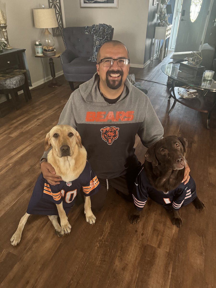 aguzman1969's tweet photo. @chibigo72 Agreed, cannot love them enough always apart of our family activities! Have a great day 🐻⬇️ fan amigo! #cleo Ellie https://t.co/tf8MKDCPjn