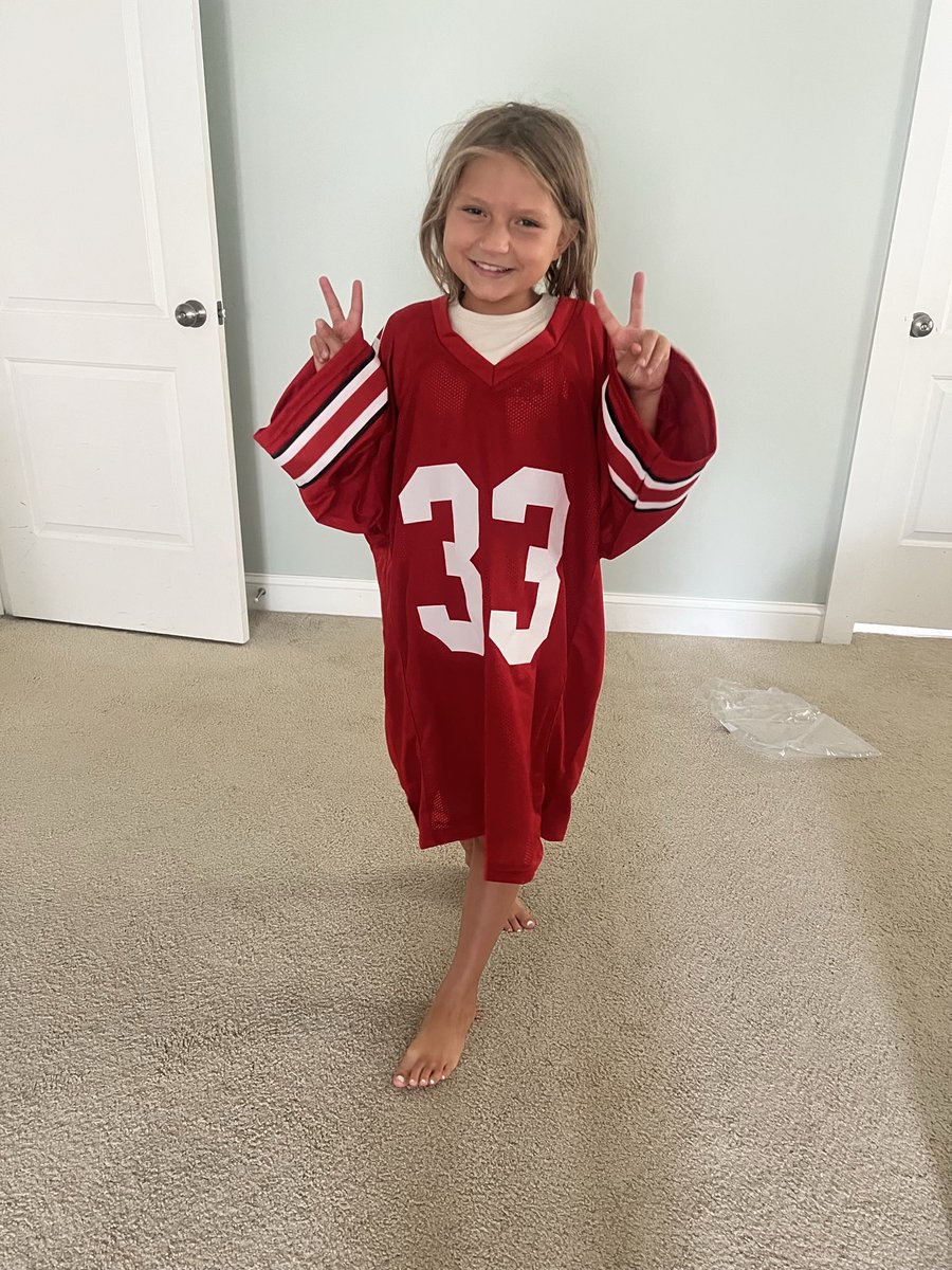 bordner_jason's tweet photo. Scoop and score!!! She is a huge fan @jacksawyer33 https://t.co/mbzMxugFfL