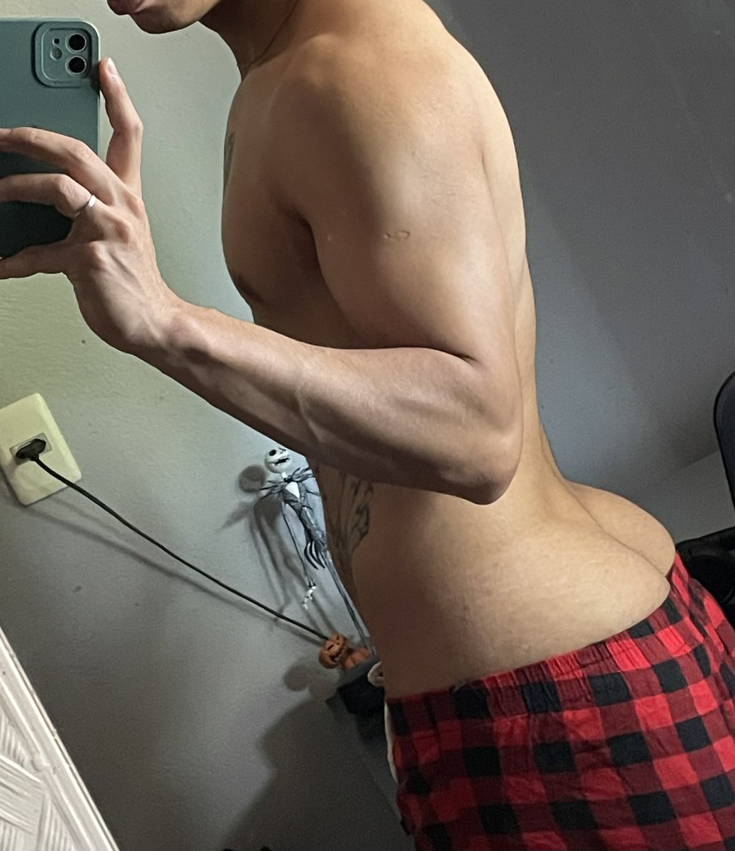C4ike_'s tweet photo. Os treinos tão gerando resultado 🍑🔥 https://t.co/OjVOWzubkG