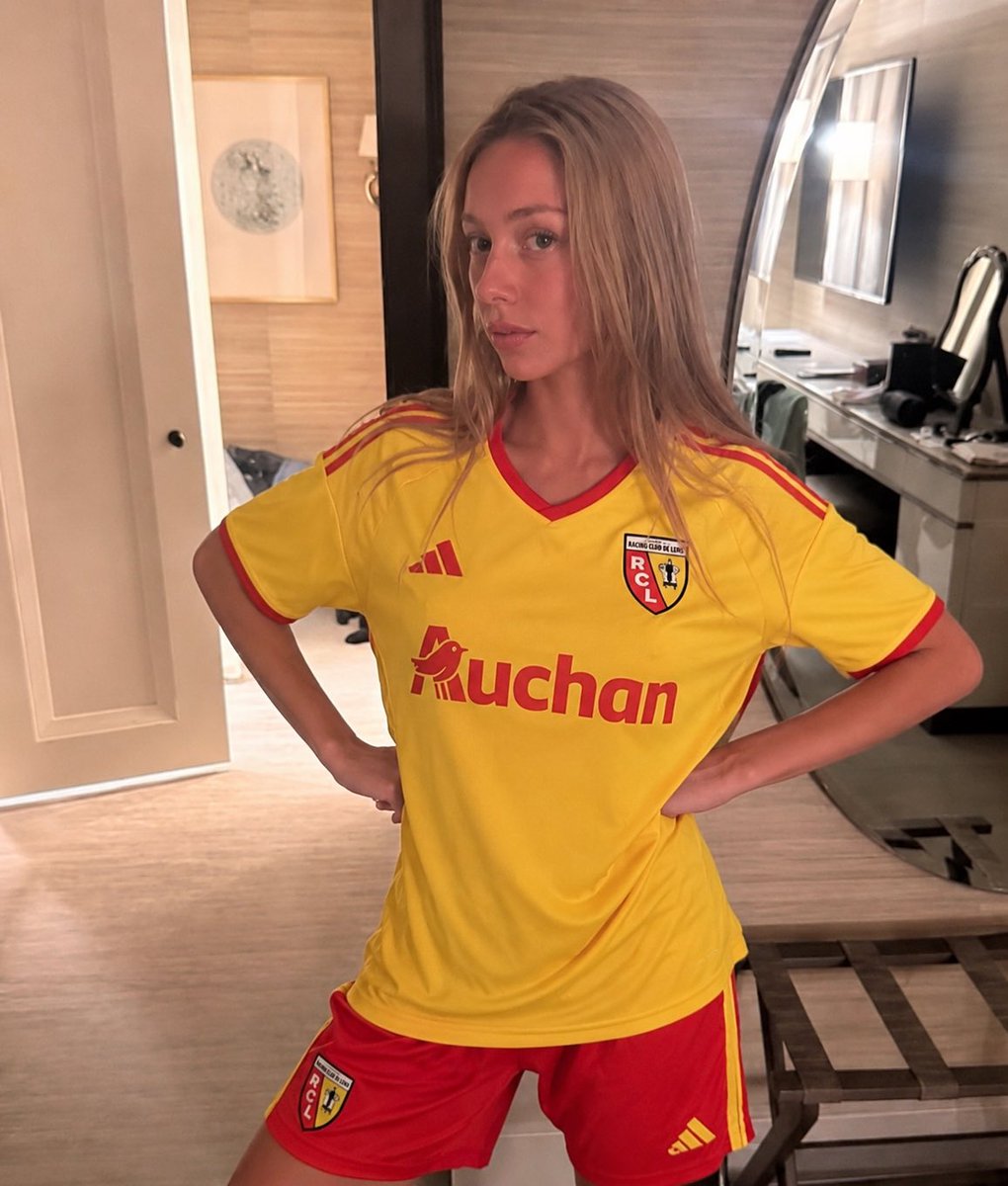 Polak6231's tweet photo. la photo originale que mbappé voulait mettre dans sa story #rclens https://t.co/iIzG7dKa4g