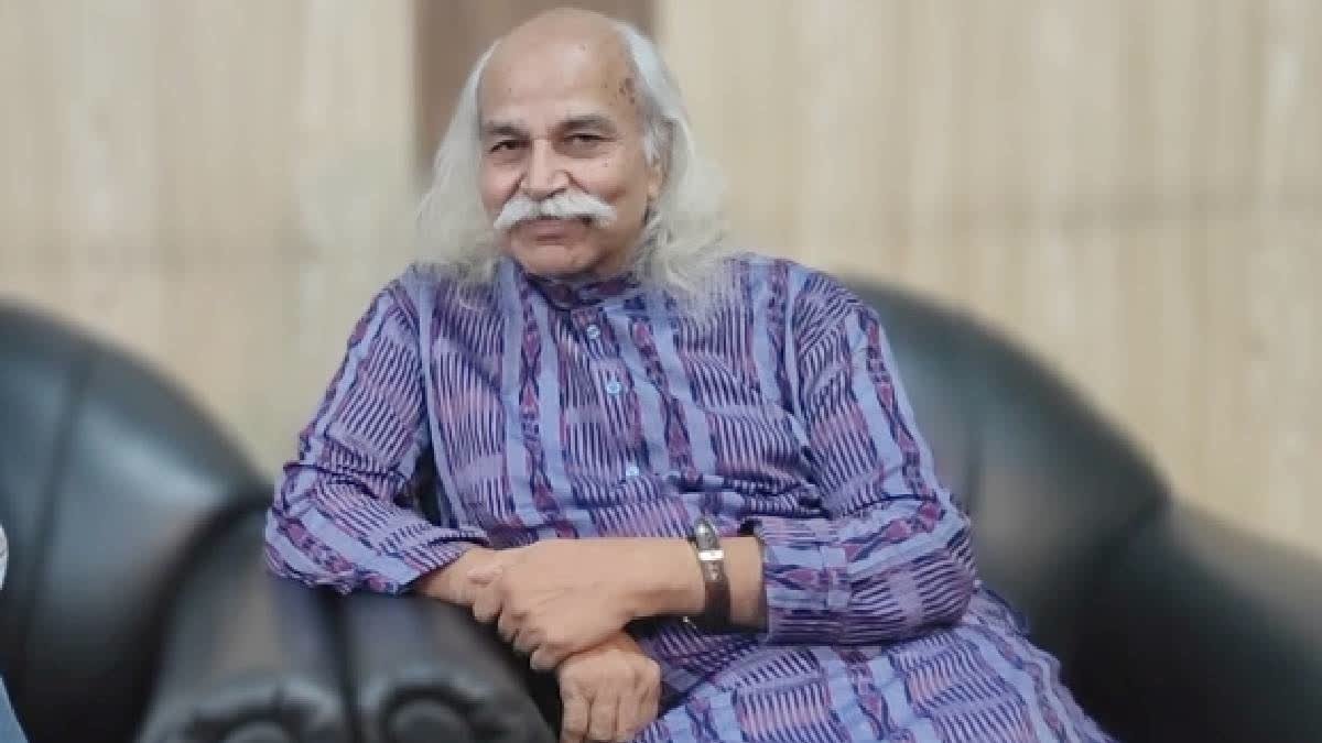 utkarshv13's tweet photo. 𝗨𝗻𝗽𝗼𝗽𝘂𝗹𝗮𝗿 𝗢𝗽𝗶𝗻𝗶𝗼𝗻: The next Education Minister should've been Prof. HC Verma.

• 𝗡𝗼𝗻-𝗽𝗼𝗹𝗶𝘁𝗶𝗰𝗮𝗹 𝗳𝗶𝗴𝘂𝗿𝗲.

• 𝗙𝗼𝗿𝗺𝗲𝗿 𝗜𝗜𝗧 𝗽𝗿𝗼𝗳𝗲𝘀𝘀𝗼𝗿.

• 𝗔𝗱𝗺𝗶𝗿𝗲𝗱 𝗯𝘆 𝘀𝘁𝘂𝗱𝗲𝗻𝘁𝘀 𝗮𝗰𝗿𝗼𝘀𝘀 𝗜𝗻𝗱𝗶𝗮.

• 𝗜𝗱𝗲𝗼𝗹𝗼𝗴𝗶𝗰𝗮𝗹𝗹𝘆 𝗮𝗹𝗶𝗴𝗻𝗲𝗱 𝘄𝗶𝘁𝗵 𝘁𝗵𝗲 𝗕𝗝𝗣.

• 𝗛𝗮𝘀 𝘁𝗵𝗲 𝗿𝗶𝗴𝗵𝘁 𝘃𝗶𝘀𝗶𝗼𝗻 𝗳𝗼𝗿 𝘁𝗵𝗲 𝗲𝗱𝘂𝗰𝗮𝘁𝗶𝗼𝗻 𝗿𝗲𝗳𝗼𝗿𝗺𝘀 𝘁𝗵𝗲 𝗰𝗼𝘂𝗻𝘁𝗿𝘆 𝗻𝗲𝗲𝗱𝘀.

It would've a boon for our education sector, as well as a massive strategic win for the BJP if he was appointed as the country's Education Minister, especially under the current circumstances.

#NEET #CJPprotest #DharmendraPradhan