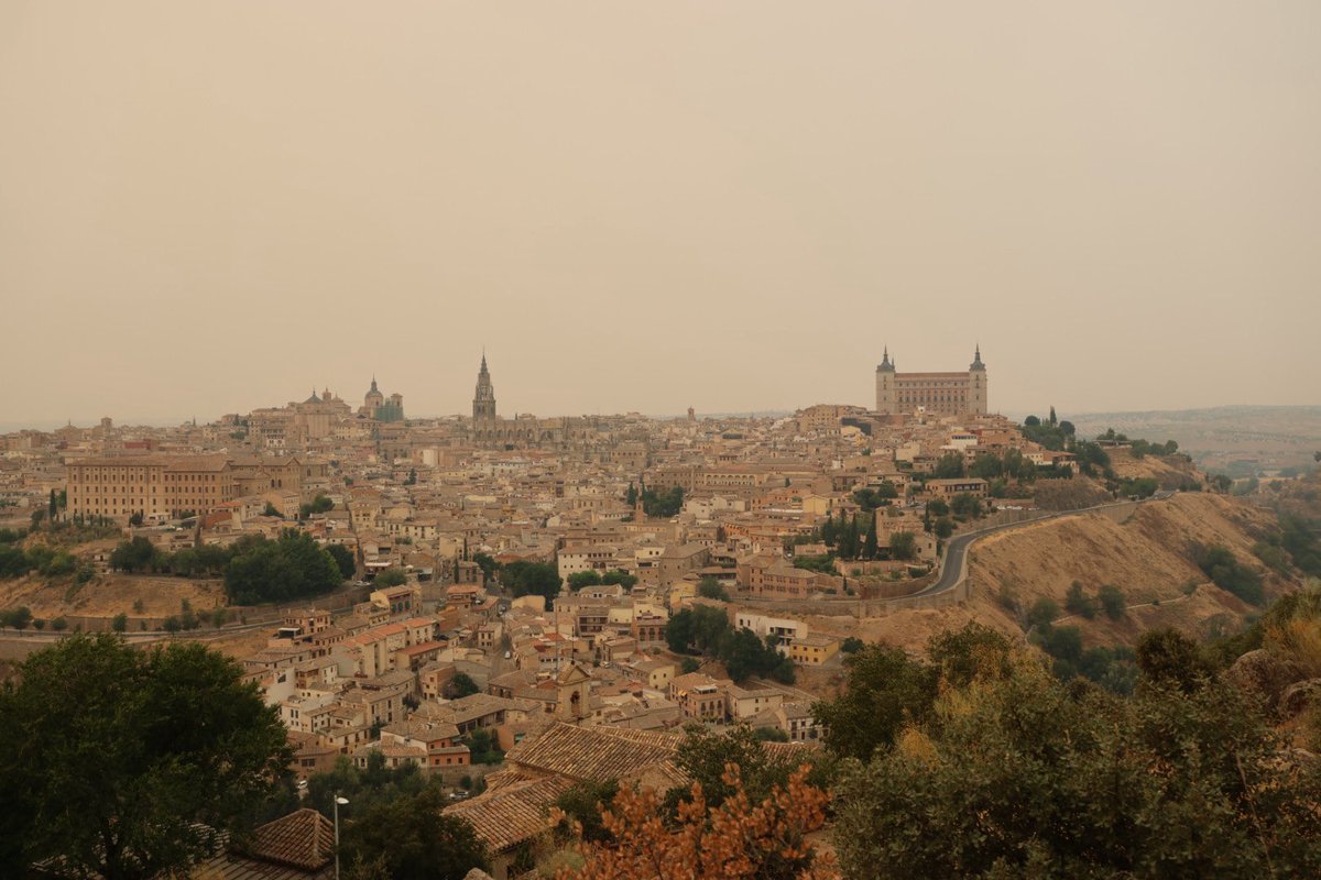 LopezToranJM's tweet photo. Toledo, 16.45. Se ha apagado el día 🔥 https://t.co/FJZeexi9F3