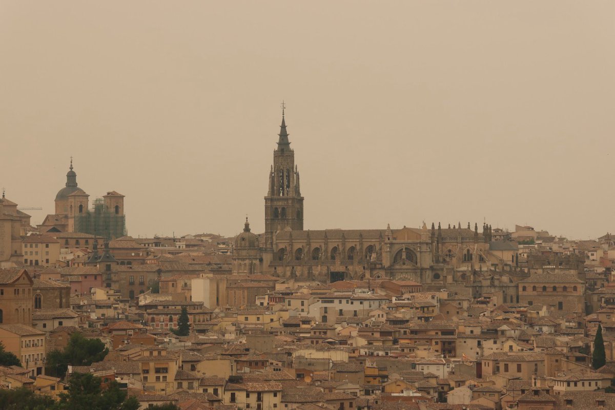 LopezToranJM's tweet photo. Toledo, 16.45. Se ha apagado el día 🔥 https://t.co/FJZeexi9F3